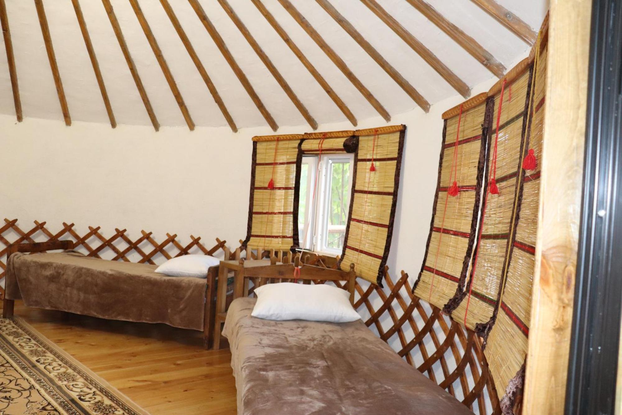 Кемпинг Happy Nomads Yurt Каракол Экстерьер фото