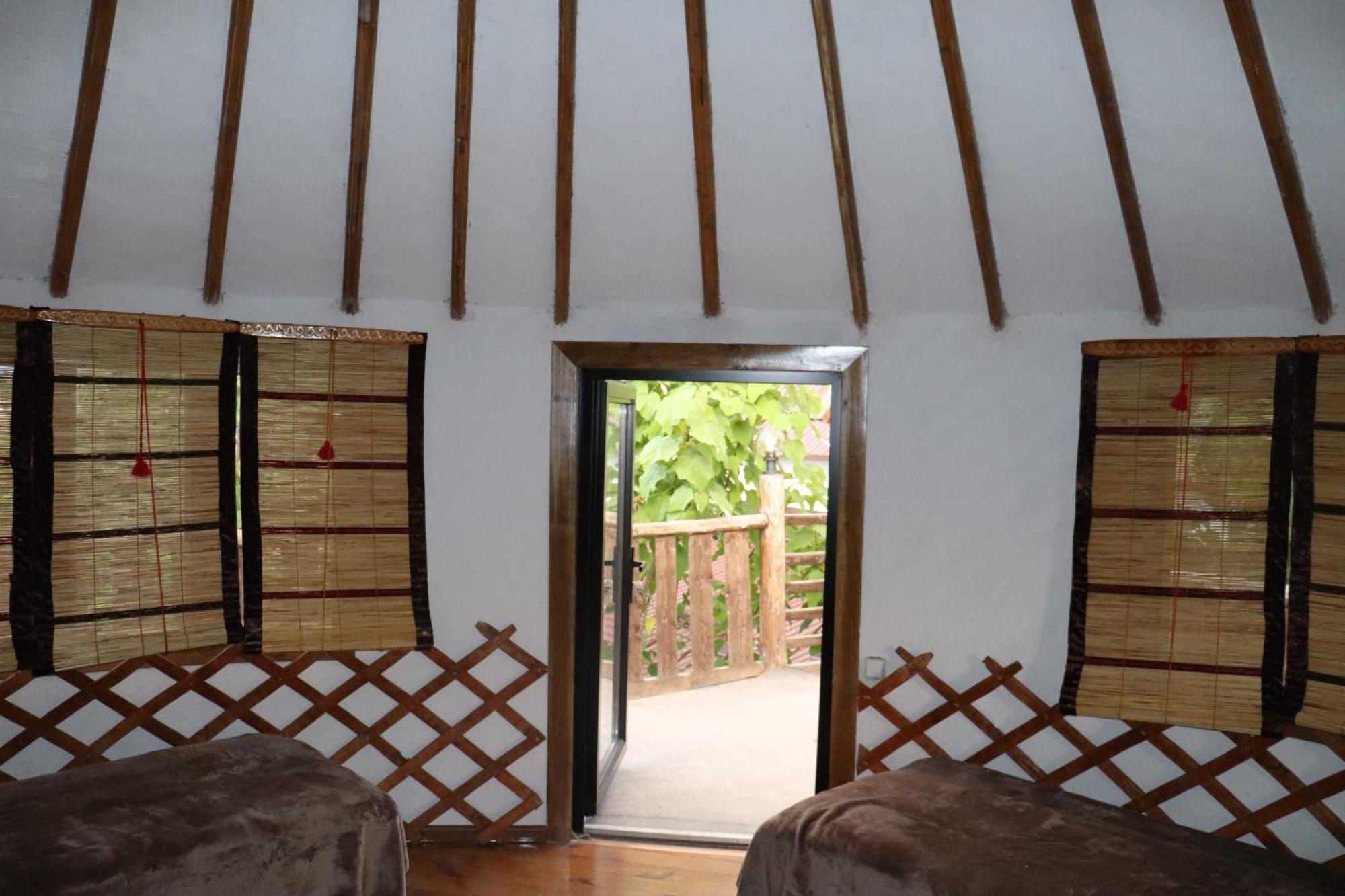 Кемпинг Happy Nomads Yurt Каракол Экстерьер фото